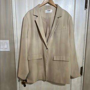 Elegant Beige Women's Blazer